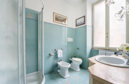 Flaminio Apartment | Casa Tudor, Charmy Eccentric Flat in Piccola Londra 10 Min from City Center