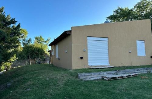 Monte Hermoso House | Casa ubicada en Monte hermoso, cómoda y con buena ubicación, entrada de autos, parrilla y más