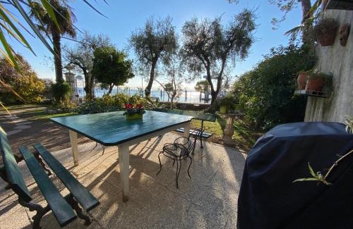 Toscolano Maderno Apartment | Casa vacanze Gabbianella villa con giardino lungolago Maderno