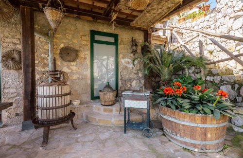 Sant'Agata sui Due Golfi Apartment | Casa Valeria in the countryside