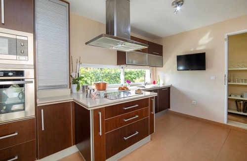 La Colina House | Casa Viena by Interhome