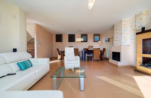 La Colina House | Casa Viena by Interhome