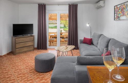 Kosinozici House | Casa Viktoria with private garden and BBQ