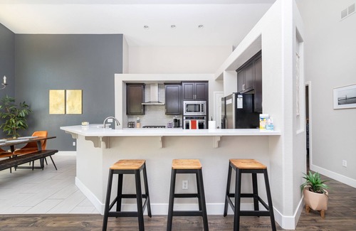 Elk Grove House | Casa Villa Nueva - Comfortable, Spacious & Refreshing