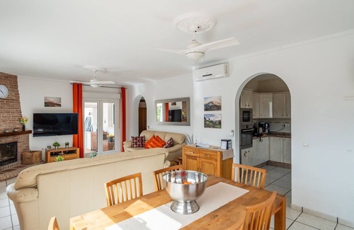 Vinuela Villa | Casa Villa Rosa Viñuela by Ruralidays