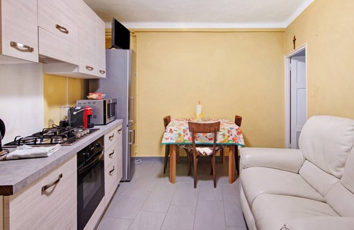 Colonno House | Casa Violetta holiday home with Wi-Fi? pet friendly
