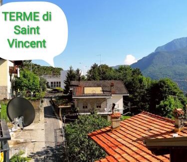 Saint-Vincent Apartment | Casa vista Saint Vincent accanto alle Terme