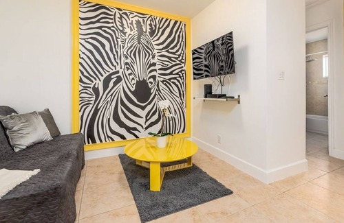 Coral Heights Apartment | Casa Zebra Giant Studio Few Mins Away From The Beach