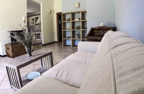 Villabuona House | CASALE LA FATA, FLORA delightful two bedroom pool front apartment