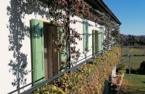 Albese con Cassano Bed & Breakfast | Casale Raffaello B&B