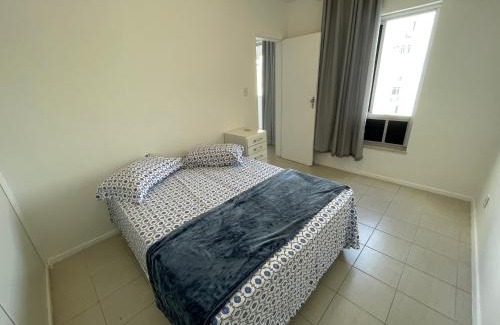 Ondina Apartment | Casas da Geo - Jardim Apipema - Quarto e Sala - Circuito do Carnaval
