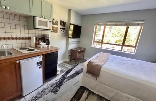 Village North Apartment | Cascade Lodge Studio-steps from village