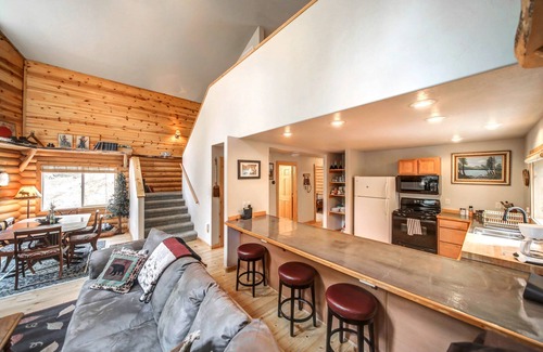 Cascade House | Cascade Log Cabin - Idaho Mountain Getaway - Sleeps 10