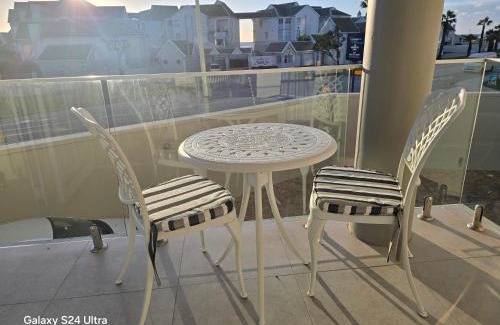 Pollok Beach Apartment | Cascades 103