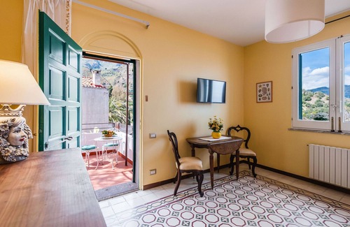 Spisone Apartment | Casetta Amelia by Wonderful Italy