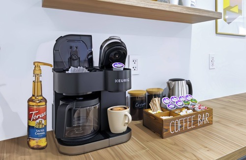 Coral Terrace House | Casita Coral: 5-Star Stay with King Bed, Hot Tub, Backyard Oasis, & Pet-Friendly