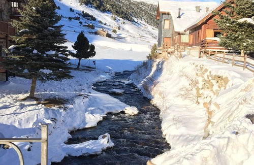 Soldeu Cabin | Casita de madera a Peu del Riu Incles. Sol y Nieve