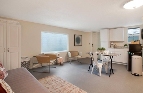 North Campus House | Casita del Sol, near UNM, Nob Hill