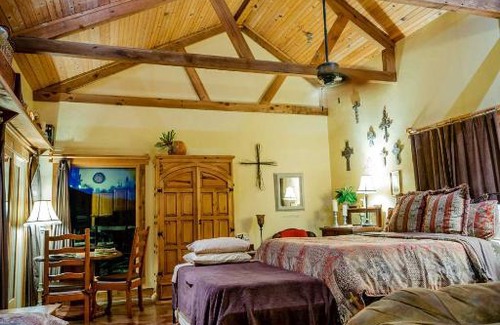 Pipe Creek House | Casitas at Madrona Ranch - Casita