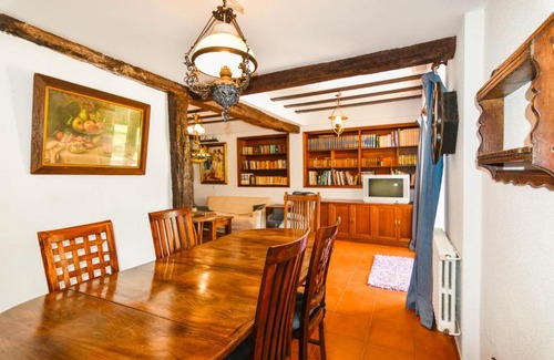 Revilla House | Casona con gran jardín
