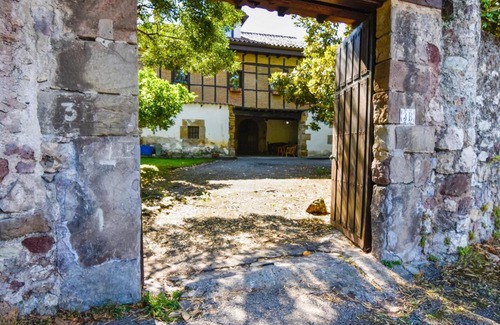 Revilla House | Casona con gran jardín