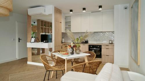 Brzezinka Apartment | Castle Apartments - King