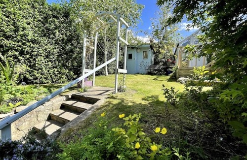 Conwy Cottage | Castle Cottage in Conwy - 2 minute walk into Conwy yet has delightful garden