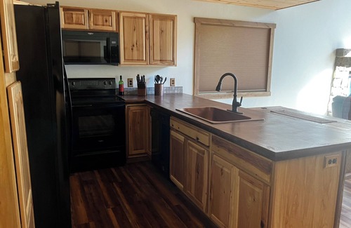 Gallatin Gateway Cabin | Castle Rock Hideaway halfway between Bozeman and Big Sky