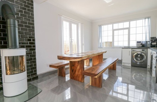 Nettleton Cottage | CASTLE TOP RETREAT, family friendly in Nettleton, Lincolnshire