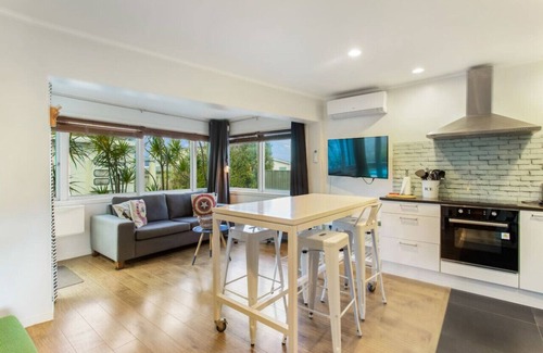 Castor Bay Apartment | Castor Bay Escape | Auckland Seaside Suburb | Pool