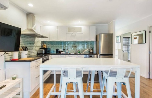 Castor Bay Apartment | Castor Bay Escape | Auckland Seaside Suburb | Pool