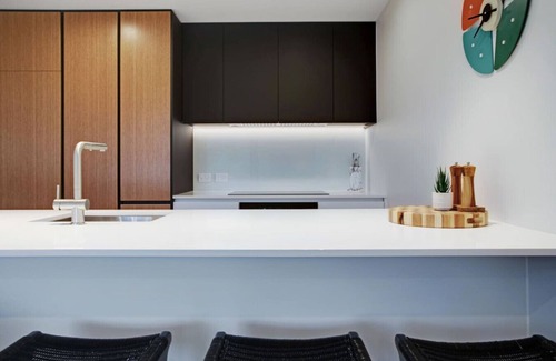 Hobsonville Apartment | Catalina Bay Seascape with Bay Views and Carpark