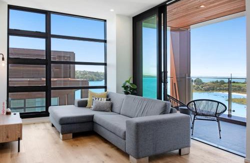 Hobsonville Apartment | Catalina Bay Sweet Escape with Carpark - Air-con