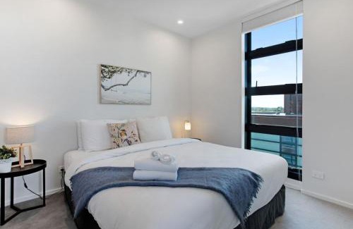 Hobsonville Apartment | Catalina Bay Sweet Escape with Carpark - Air-con