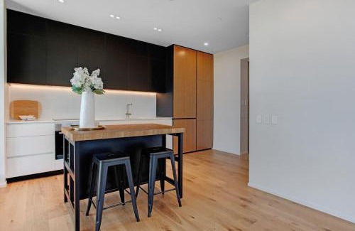 Hobsonville Apartment | Catalina Bay Sweet Escape with Carpark - Air-con