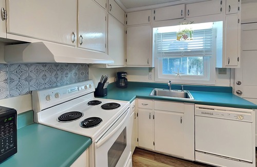 Topsail Beach House | Catch A Wave | Walk to the Beach!