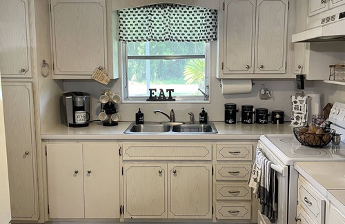 Lorida House | Catch and Relax…away from it all but close enough to everything. little Gem!