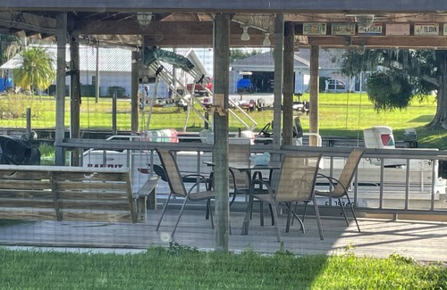 Lorida House | Catch and Relax…away from it all but close enough to everything. little Gem!