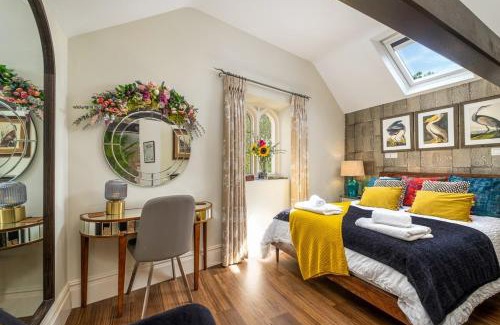 Bury St Edmunds House | Cathedral Central & Unique Iconic Townhouse