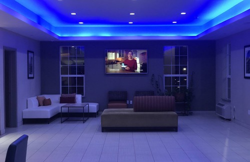 Tulsa Hotel | Catoosa Inn & Suites