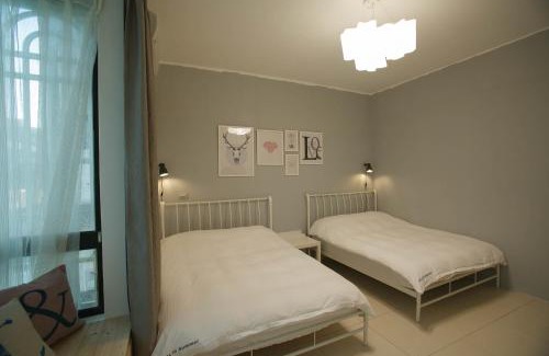 Hengchun Old Town House | Cats in summer