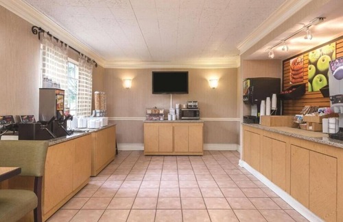 Metairie Hotel | Causeway Inn - Metairie