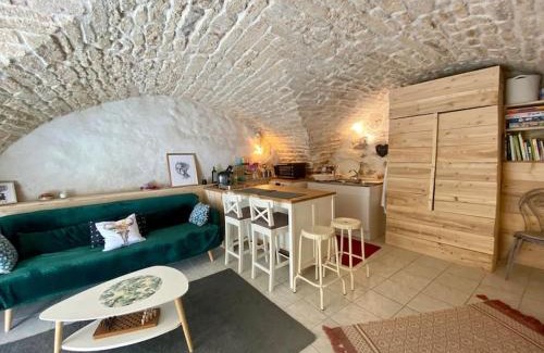 Pignan Apartment | Cave de charme 18ème siècle