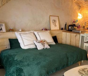 Pignan Apartment | Cave de charme 18ème siècle