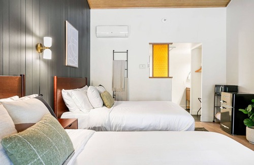 Dunsmuir Hotel | Cave Springs Resort Hotel Room 8 (Visit Mt Shasta)
