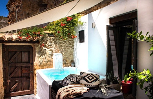 Jorquera Apartment | Cave Suite THA (Lomas de Ruvira cave hotel)