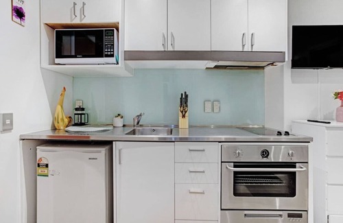 Parnell Apartment | CBD Studio with Full Kitchen and Laundry