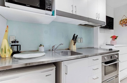 Parnell Apartment | CBD Studio with Full Kitchen and Laundry