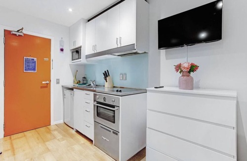 Parnell Apartment | CBD Studio with Full Kitchen and Laundry