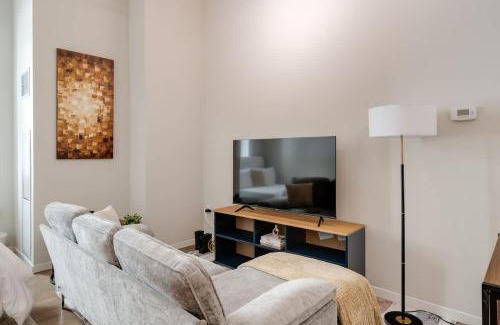 Downtown Cincinnati Apartment | CBDOTR 24-7 Gym Pool Rooftop Steps to Stadiums